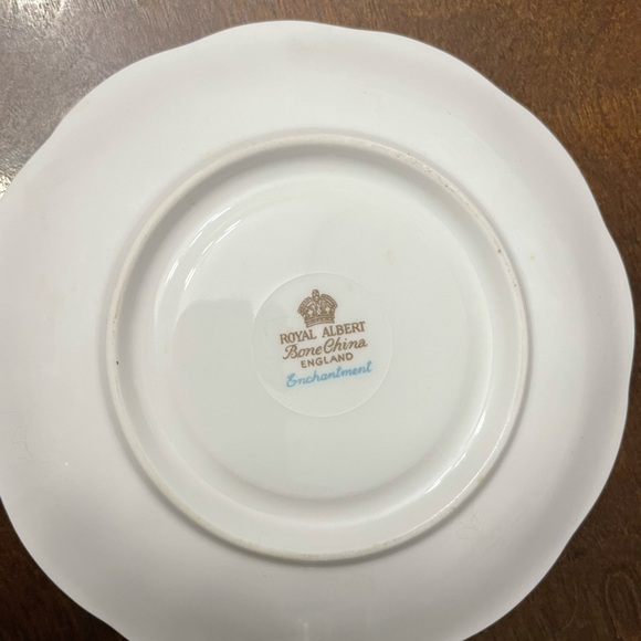 Royal Albert Enchantment teacup and saucer - Picture 8 of 8